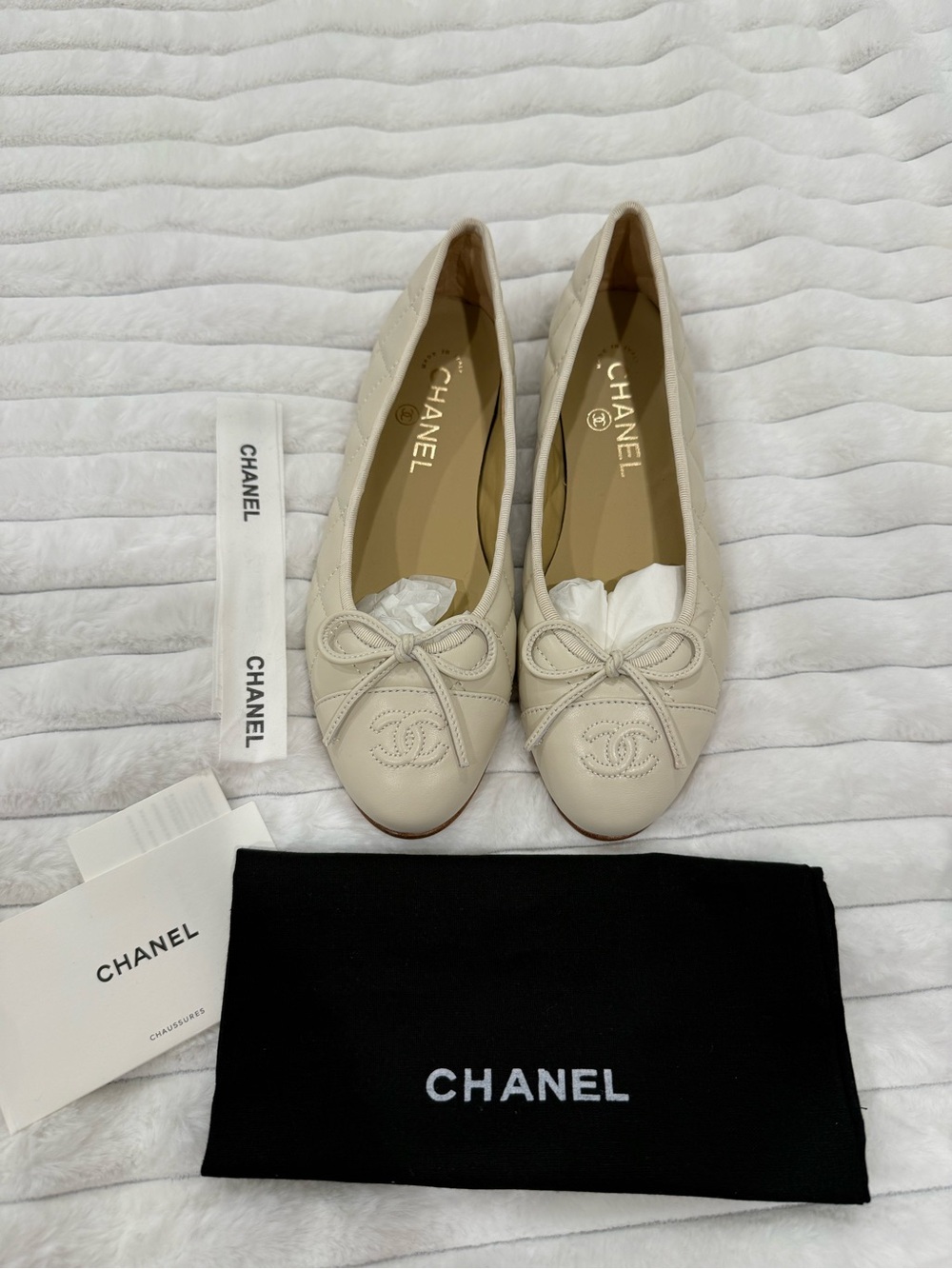 CHANEL Cream Leather Ballet Flats with CC Bow